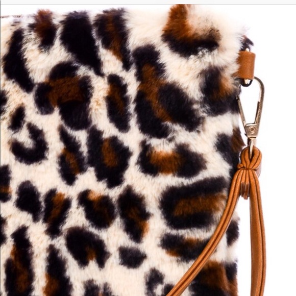 LAST1♥️Vegan Leopard Fur 🐆 Animal Print Wristlet - Picture 5 of 8